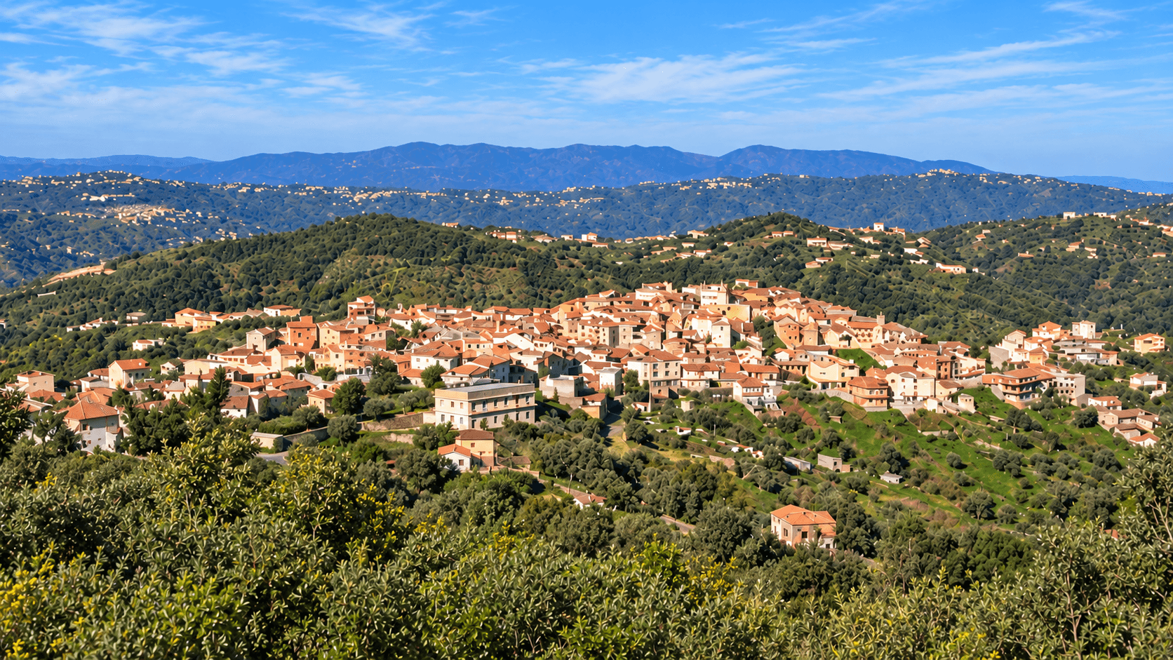 Vue panoramique d’Aït Mesbah en Haute Kabylie